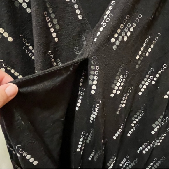 Black Apt 9 Knit V Neck Surplice Top with Circle Print, Size XL - Picture 5 of 6